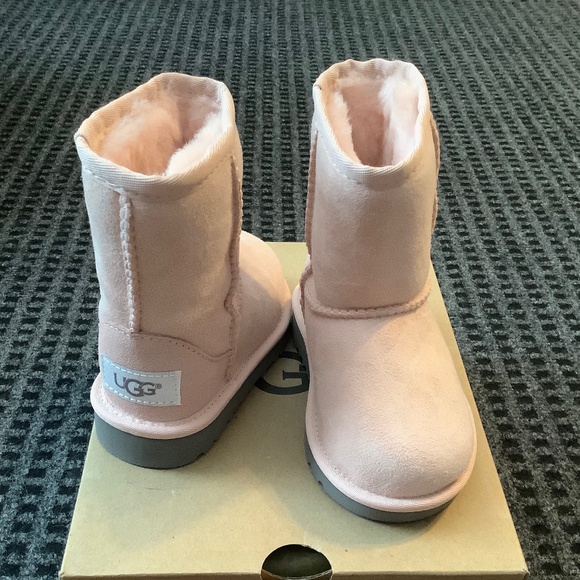 Ugg Uggs Classic baby toddler girls baby pink boots 7 - Picture 1 of 7